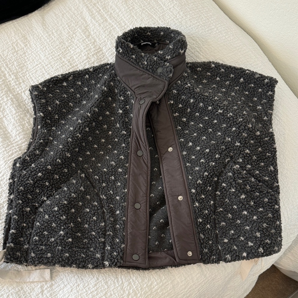 Baevely Vest